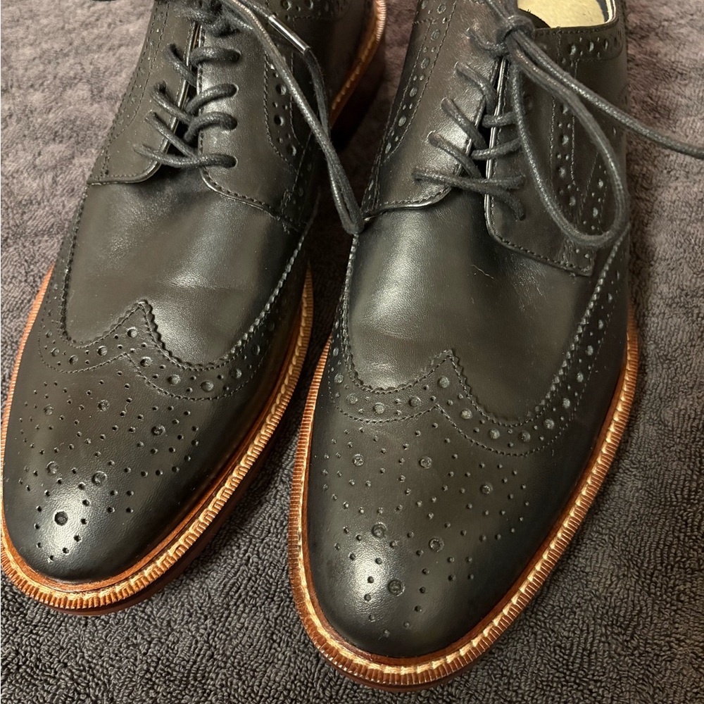 Men’s Banana Republic Black Leather Dress Shoes with Brown Welt Size 8.5 - Picture 3 of 14